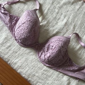 Victoria’s Secret bra, 34 DD